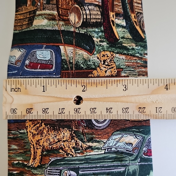 Van Heusen 100% Silk Tie Featuring a Dog, Car, and Fish Cabin Print. - Picture 5 of 5